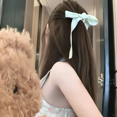 她从沉睡中醒来